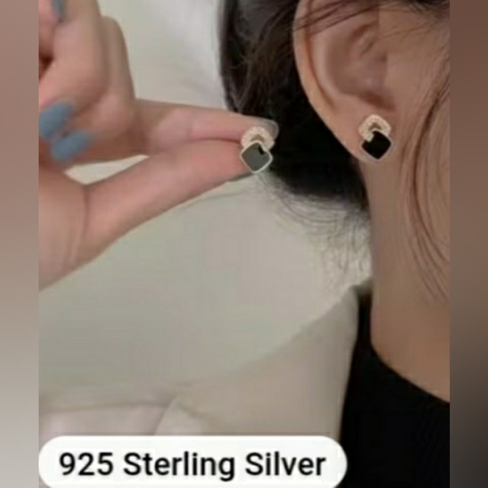 Small Double Square stud earrings, NWT